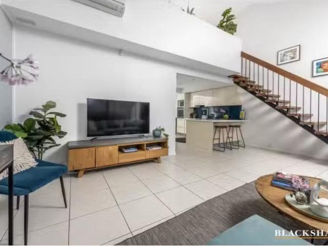 Deal! 3 BR 18 Mac Lachlan Street, Holder House for rent Liste.