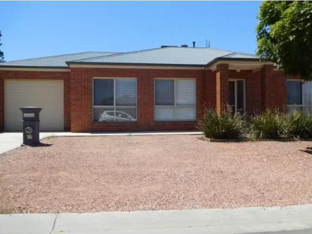 Charming 3 BR 18 Victoria Avenue, Kangaroo Flat House for rent.