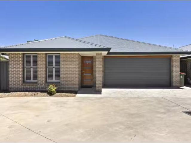 Just in! 3 BR 1/8B Majestic Way, Orange NSW 2800 Townhouse for.