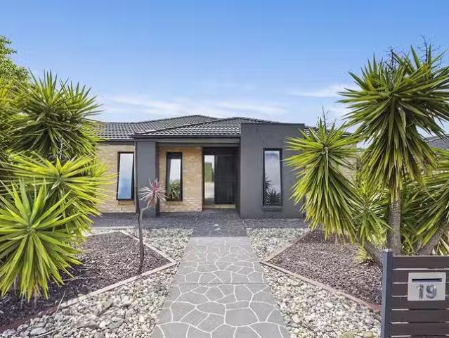 New 3 BR 19 Holstein Close, Delacombe, VIC 3356