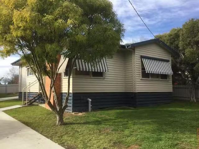Nice 3 BR 19 Pioneer Avenue, Corryong, VIC 3707