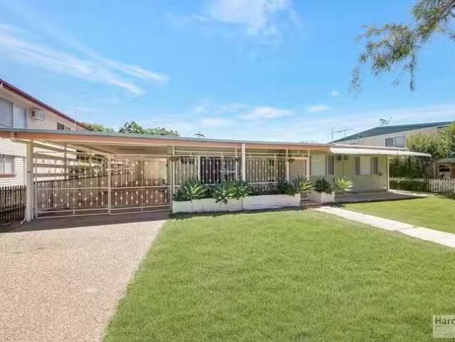 Cheap 3 BR 106 Rice Street, Park Avenue, QLD 4701