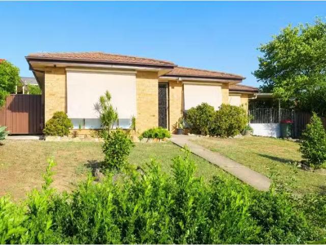 Charming 3 BR 10 Alicante Street, Minchinbury House for rent.