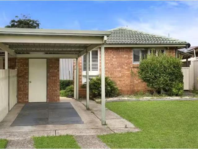 Cozy 3 BR 10 Hall Place, Minto House for rent Listed by Renta.