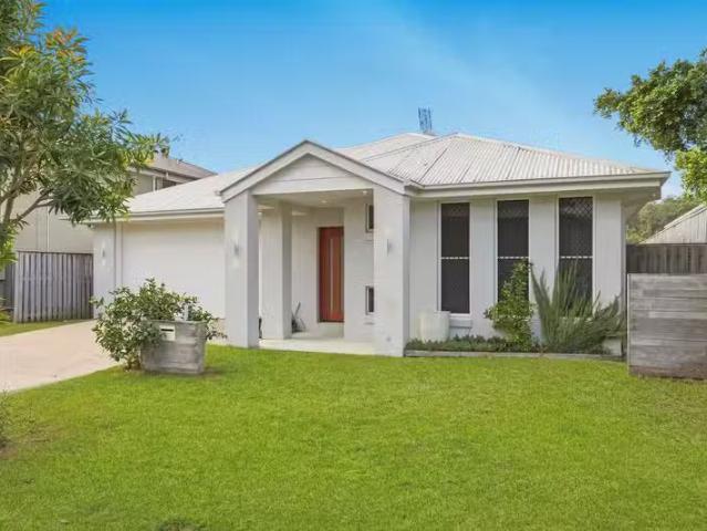 Cozy 3 BR 10 Velox Circuit, UPPER COOMERA, QLD 4209 House fo.