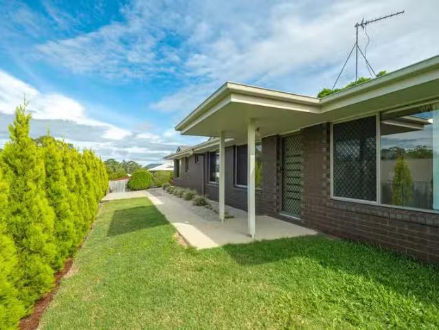 Unique 3 BR 10B Wisteria Lane, SOUTHSIDE, QLD 4570 House for.