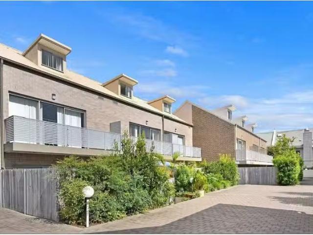For Rent! 3 BR 11/11 Pearce Street, Ermington Townhouse for re.