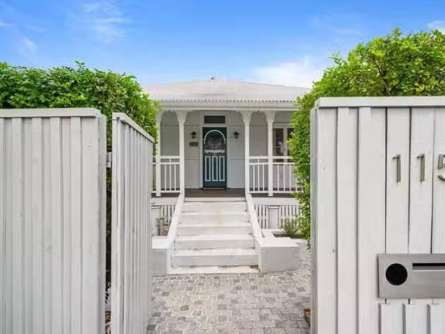 Cozy 3 BR 115 Jubilee Terrace, Bardon, QLD 4065