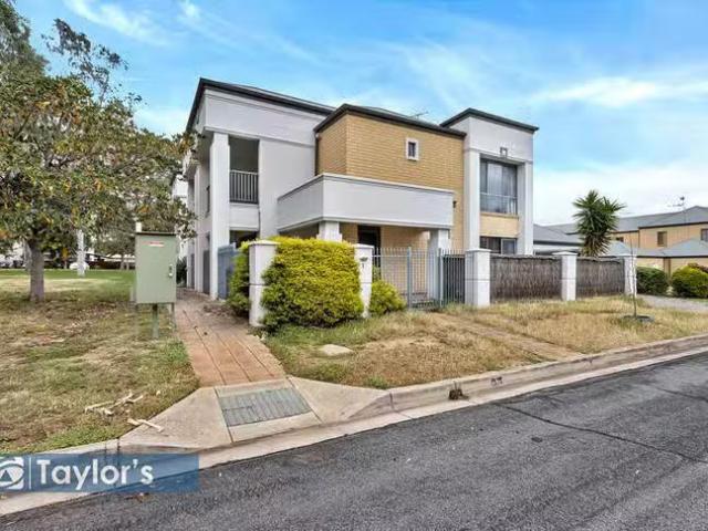 Cozy 3 BR 1/16 Parkdale Crescent, Mawson Lakes, SA 5095