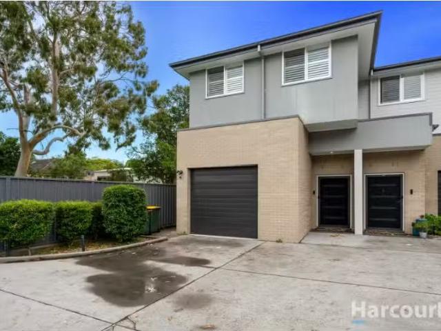 Just in! 3 BR 1/184 Park Avenue, Kotara Townhouse for rent Li.