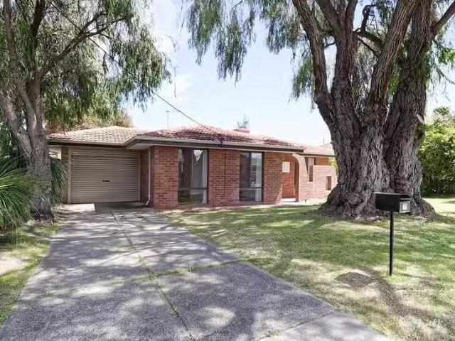 Deal! 3 BR 11 Octans Court, Rockingham, WA 6168