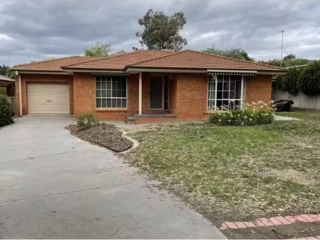 Unique 3 BR 11 Ennor Place, Kangaroo Flat House for rent List.