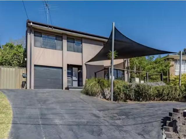 Charming 3 BR 11 Koloona Drive, Emu Plains House for rent Lis.