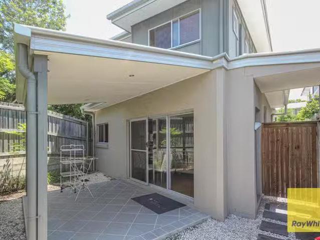 For Rent! 3 BR 1/27 Birdwood Road, Holland Park West, QLD 4121