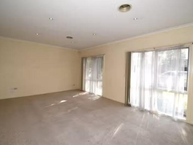 Cheap 3 BR 1/24 Coates Street, Bentleigh VIC 3204 Unit For L.