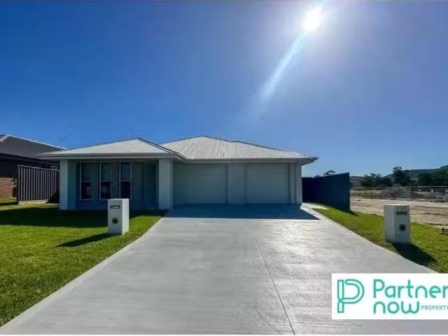 Unique 3 BR 1/29 Wattle Street, KOOTINGAL Townhouse for rent.