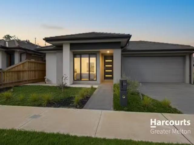 Charming 3 BR 12 Clementine Street, MADDINGLEY, VIC 3340 Hou.