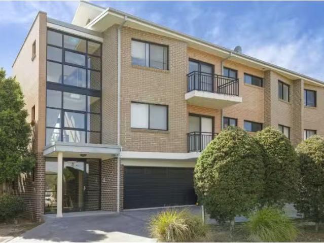For Rent! 3 BR 1/2 Francis Street, Corrimal Apartment for rent.