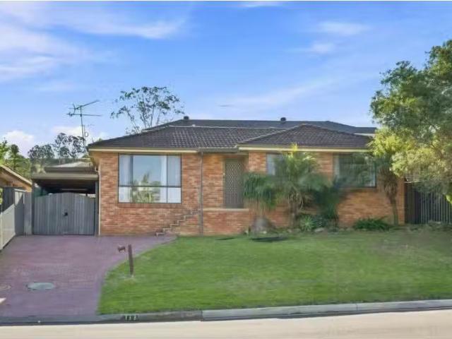 Just in! 3 BR 133 Epping Forest Drive, Kearns House for rent.