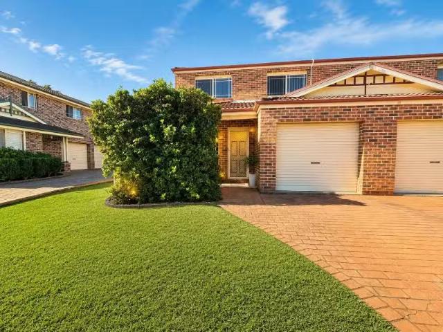 Charming 3 BR 1/36 Luttrell Street, GLENMORE PARK Townhouse fo.