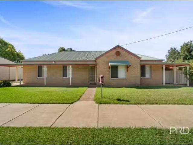 Cozy 3 BR 13 Angel St, Lake Albert House for rent Listed by H.