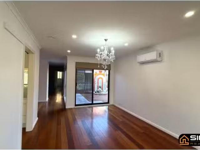 Cozy 3 BR 13 Burge Close, Holt House for rent Listed by Srini.