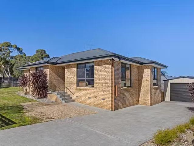 Cheap 3 BR 1 Barrob Street, Old Beach, TAS 7017