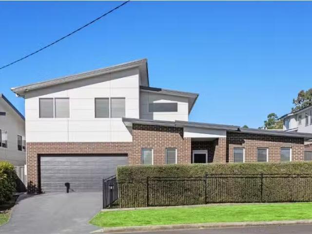 Cheap 3 BR 1 Emerson Road, DAPTO House for rent Listed by Lau.