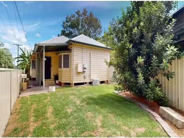 Cozy 3 BR 1 Selwyn Street, Mayfield East House for rent Liste.