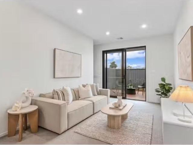 Rental! 3 BR 24/75 Kate Crace Street, Gungahlin Townhouse for.