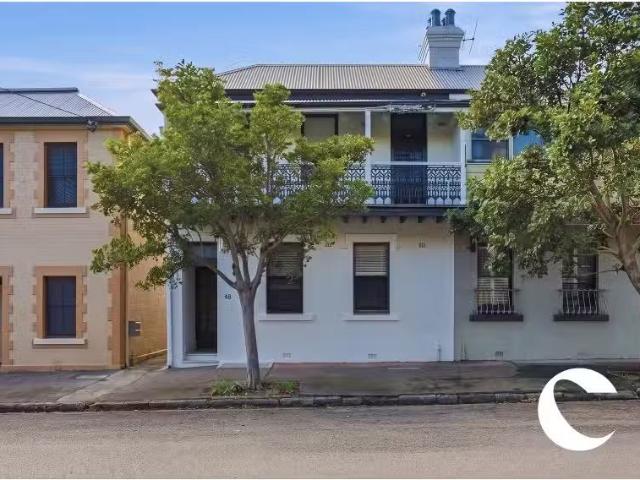 Charming 3 BR 2/48 Tyrrell Street, The Hill House for rent Li.