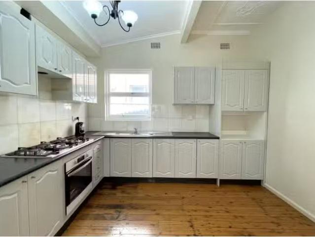 Just in! 3 BR 24 Mc Callum Street, Roselands House for rent L.