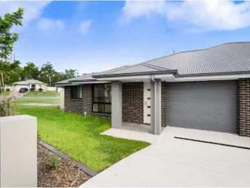 Cheap 3 BR 2/55 Belyando Crescent, Blue Haven Townhouse for re.
