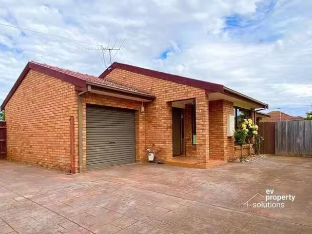 Deal! 3 BR 2/58 High Street, Werribee, VIC 3030