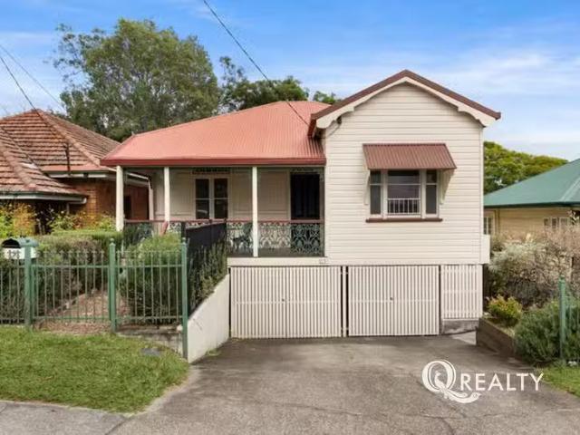 For Rent! 3 BR 25 Bramston Terrace, Herston, QLD 4006
