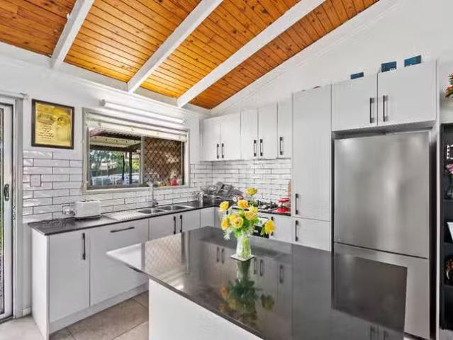 Cheap 3 BR 25 Enford Street, Hillcrest, QLD 4118