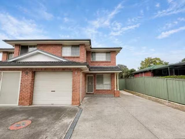 For Rent! 3 BR 2/61 Grantham Road, SEVEN HILLS Townhouse for r.