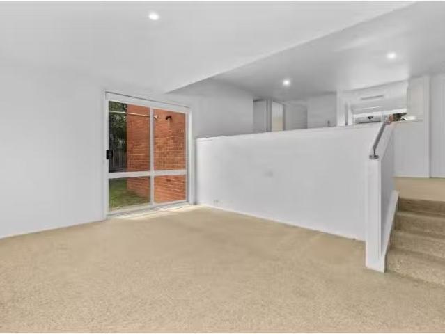 Deal! 3 BR 269 Wheeler Crescent, Wanniassa House for rent Lis.