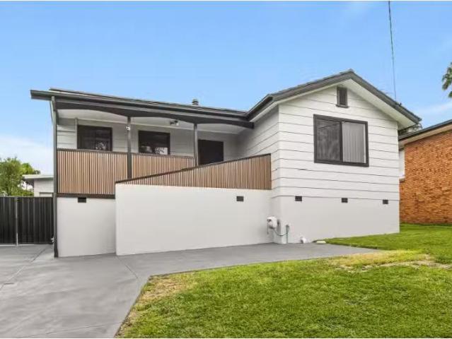 Unique 3 BR 26 Kurrawa Crescent, KOONAWARRA House for rent Li.