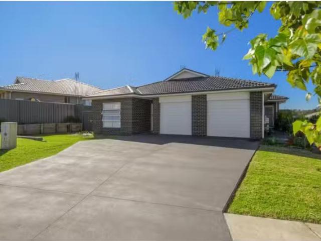 Unique 3 BR 27 Mountain Ash Dr, Cooranbong House for rent Lis.