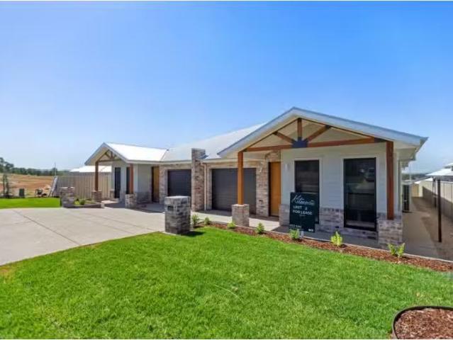 Just in! 3 BR 2/7 Burt Street, Gobbagombalin Apartment for ren.