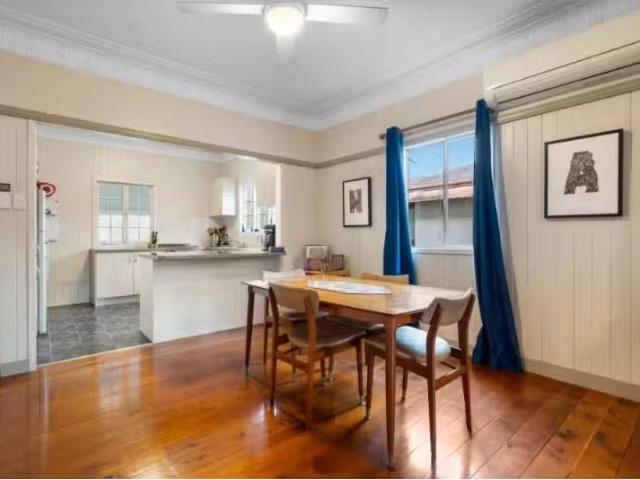 Cozy 3 BR 27 Brisbane Street, ANNERLEY House for rent Listed.