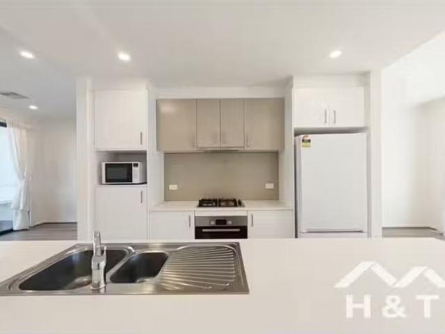 Nice 3 BR 28/17 Nevertire Street, Lawson Townhouse for rent L.