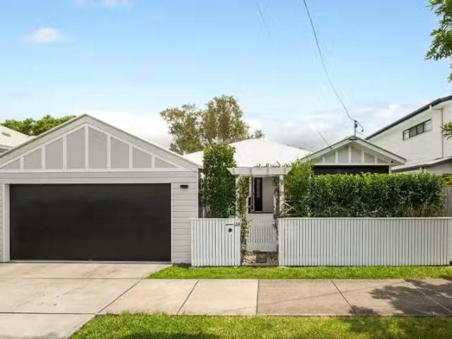 Deal! 3 BR 28 Oak Street, HAWTHORNE, QLD 4171 House for Rent
