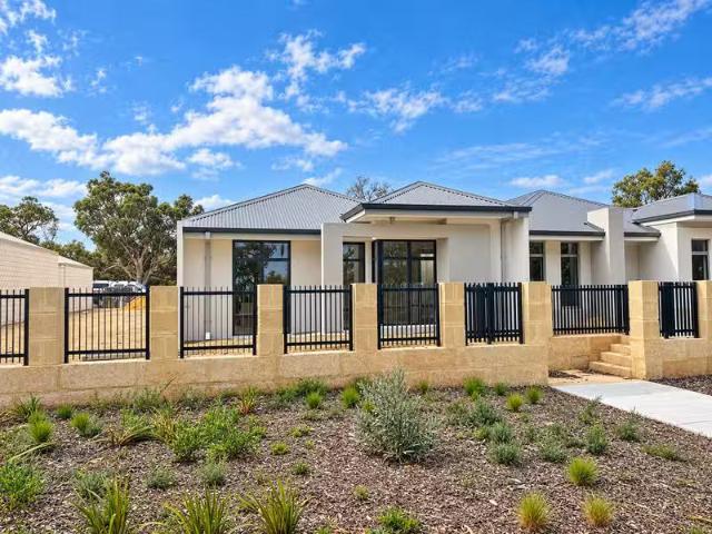Charming 3 BR 28 Ferntree Lane, COODANUP, WA 6210 House for.