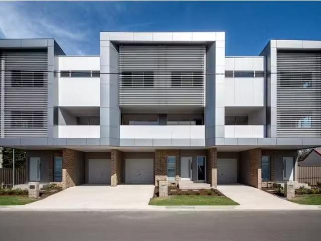 Nice 3 BR 2/8a Bourke Street, Adamstown Townhouse for rent Li.