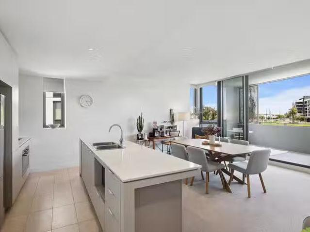 Deal! 3 BR 201/8 Graylands Road, Claremont, WA 6010