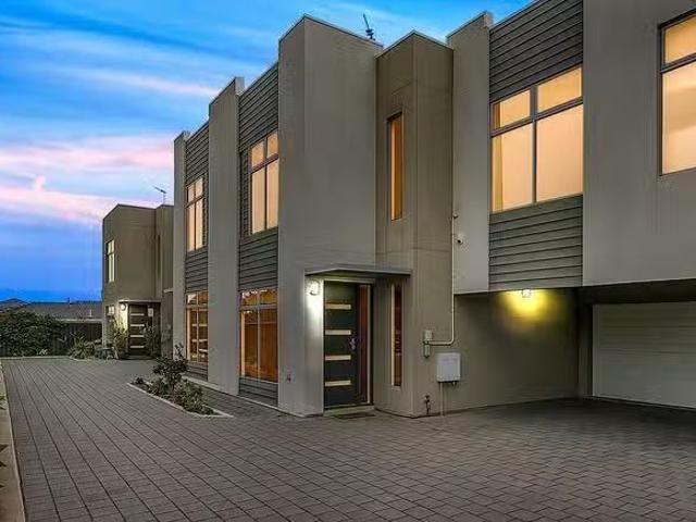 Just in! 3 BR 2/12 Nedland Crescent, Port Noarlunga South, SA.