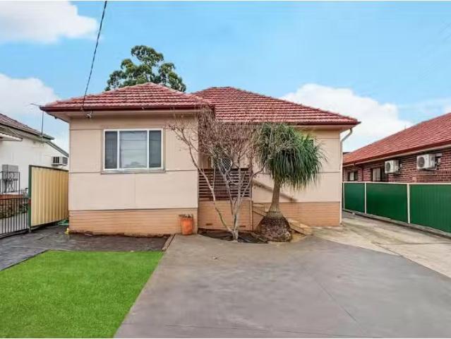 Nice 3 BR 215 Wattle Street, Bankstown House for rent Listed.