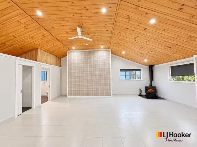 Nice 3 BR 218 Binalong Road, Belimbla Park Apartment for rent.